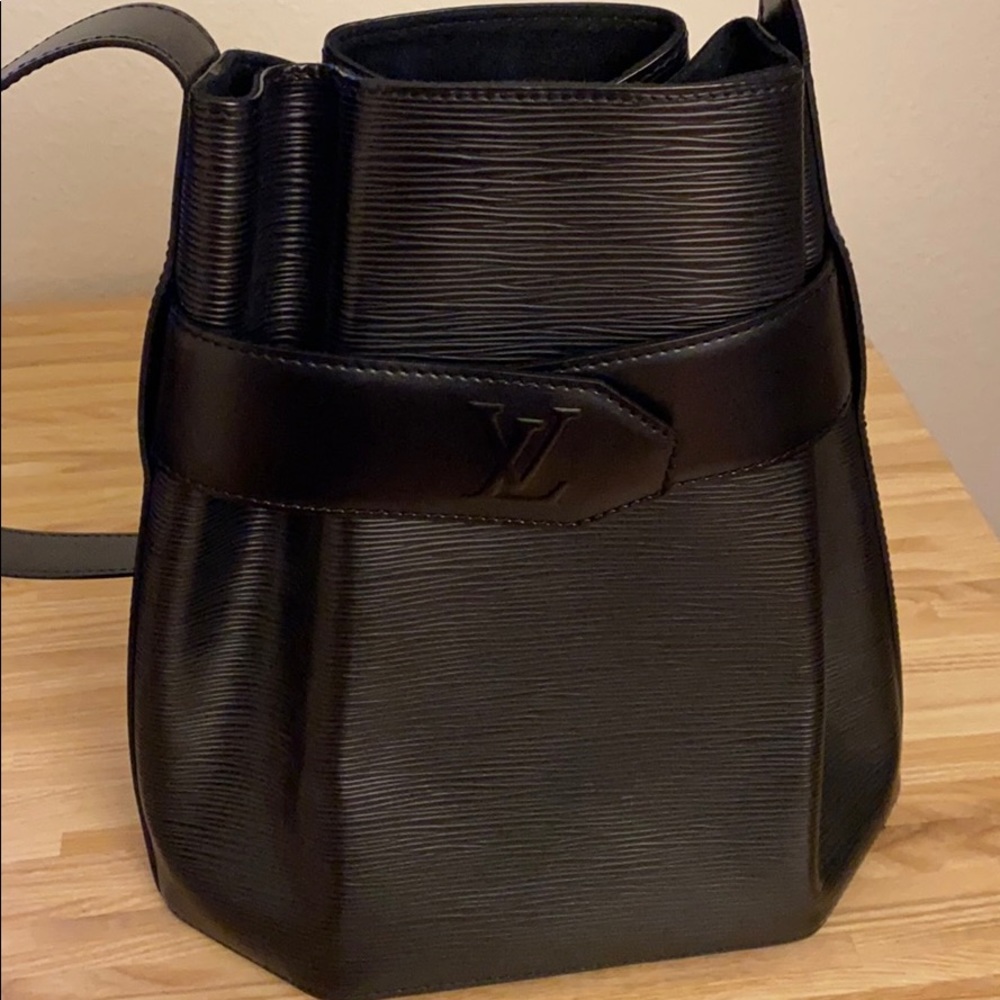 Authentic Louis Vuitton Epi Sac d’Epaule